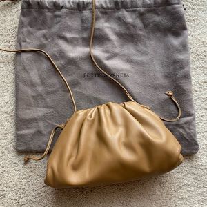Bottega Veneta mini pouch in Camello.